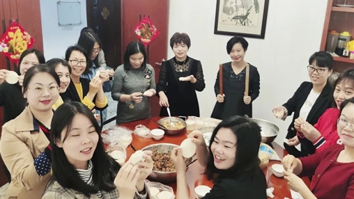 共享歡樂(lè) | 百裕集團(tuán)營(yíng)銷(xiāo)中心喜樂(lè)鬧元宵、暖心慶生日